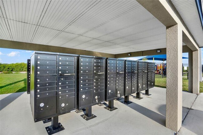 Building Photo - 1922 Sarah Street