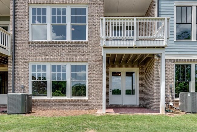 Building Photo - 435 Maplewood Dr