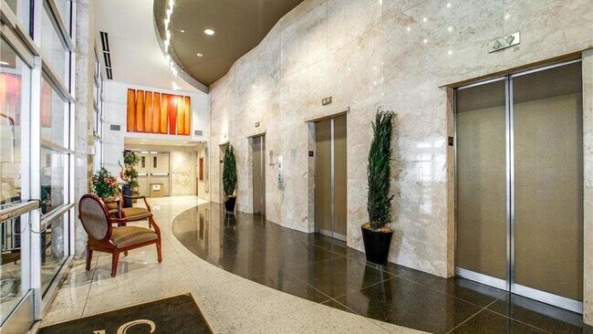 Building Photo - 1505 Elm St