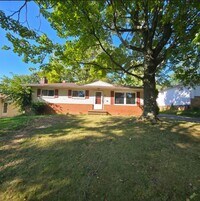 Building Photo - Single Family Home 4 beds 1 bath FOR RENT!