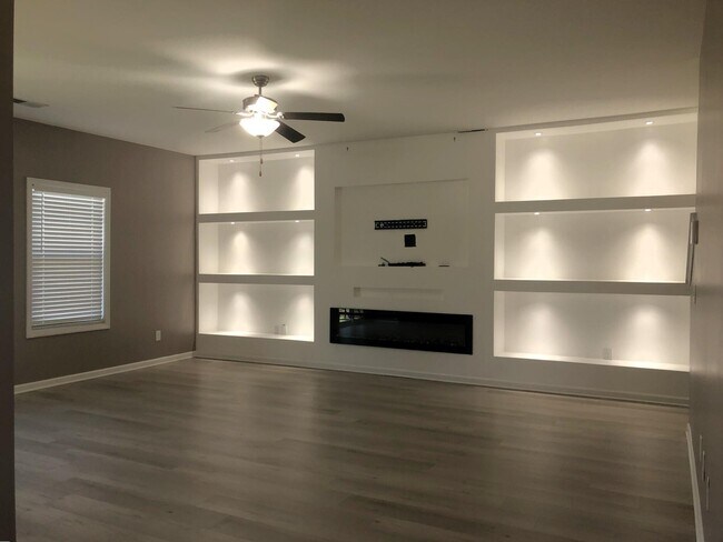 Building Photo - 502 Geranium St