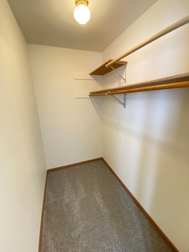 Building Photo - 1785/1787 Alexandra Court