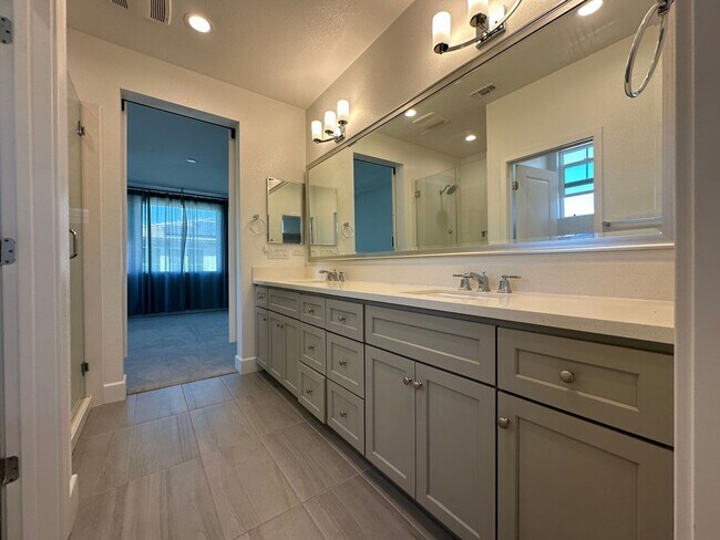 Building Photo - Spacious 4 Bed 2.5 Bath Home in Mountain House with Solar!