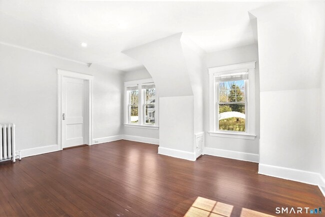 Building Photo - 1872 Bedford St