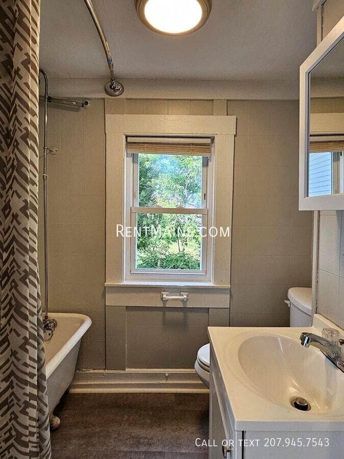 Building Photo - 27 Elm St