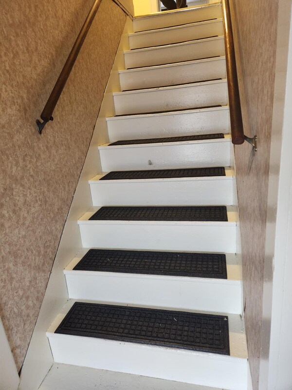 Building Photo - 102 S High St