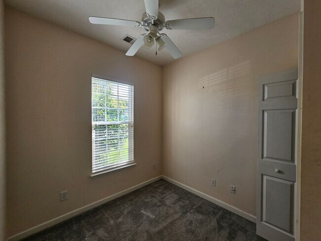Building Photo - 413 Cypress Dr