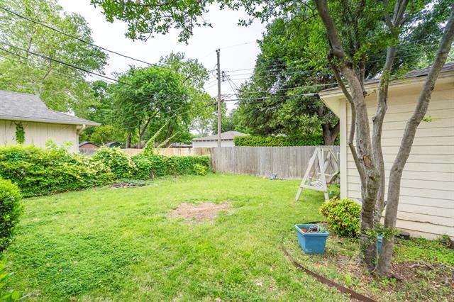 Building Photo - 9203 Livenshire Dr