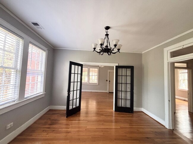 Building Photo - Bungalow in Rosewood