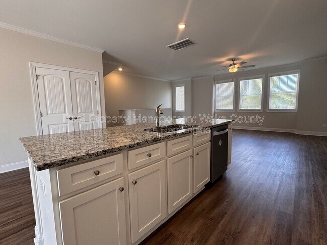 Building Photo - 5334 River Reach Dr