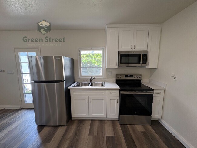 Building Photo - 1719 Oliver Ave