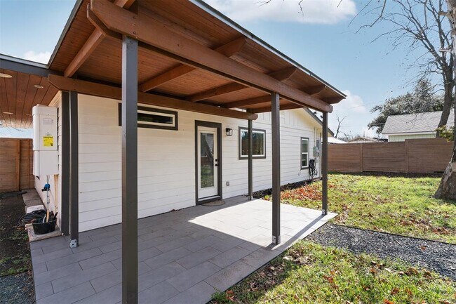 Building Photo - 8516 Contour Dr