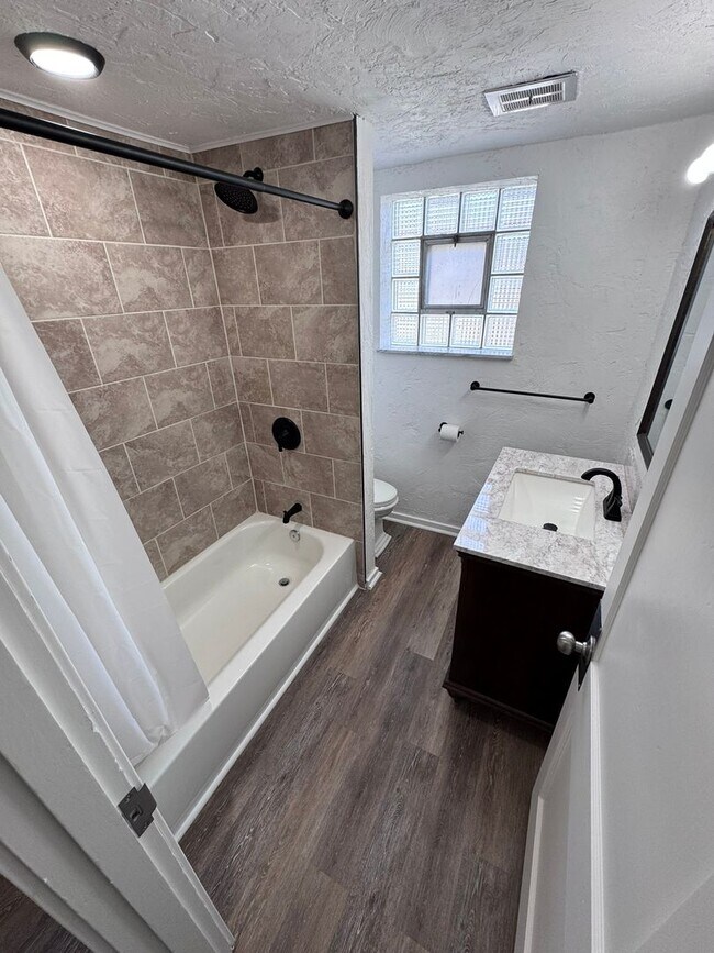 Building Photo - Gorgeous Fully Renovated 4-Bed 1-Bath House In Christy Park!!!