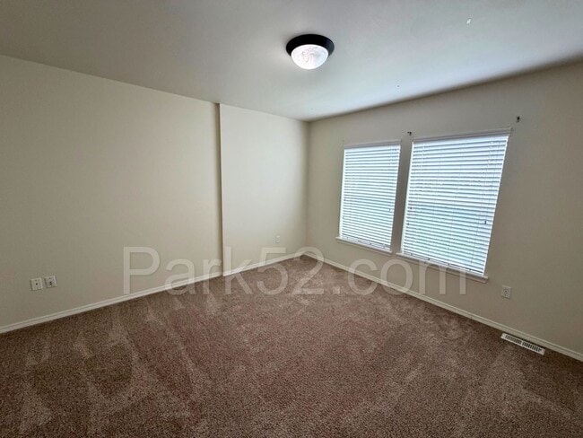 Building Photo - Puyallup 4 Bedroom 2.5 Bath Single Family Home