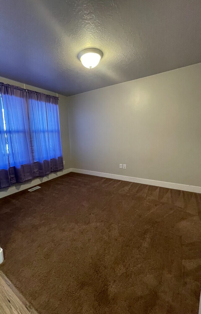 Building Photo - 3947 W 1750 N