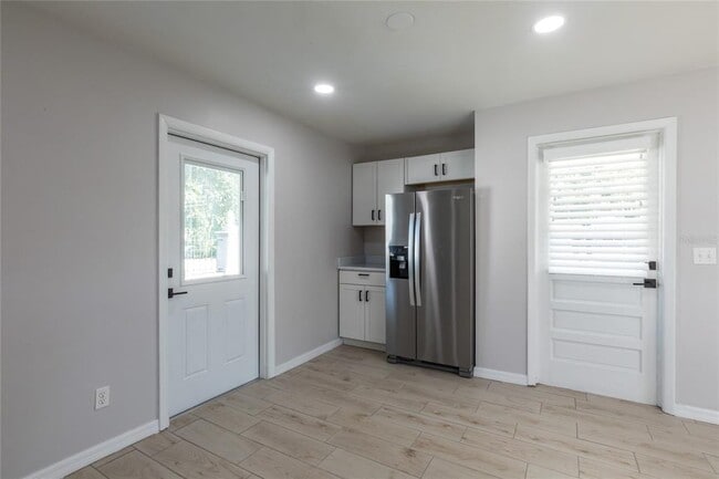 Building Photo - 6521 S Englewood Ave