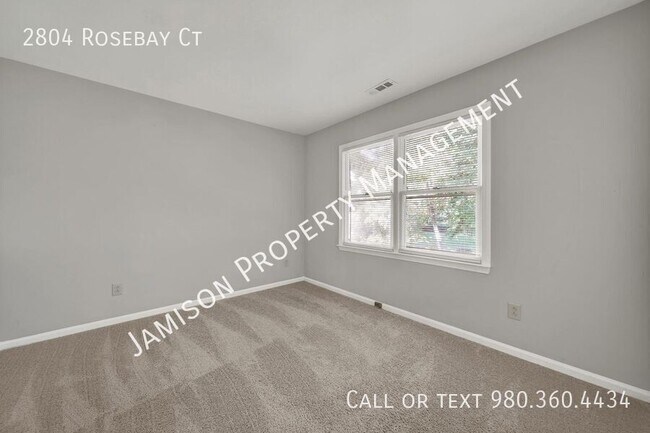 Building Photo - 2804 Rosebay Ct
