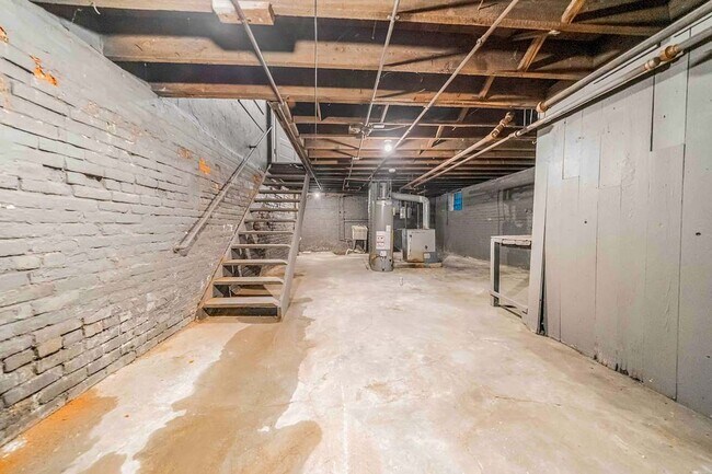 Building Photo - Beautifully Renovated Home in Prime Location