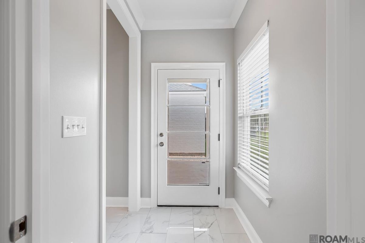 Building Photo - 15513 Fields Creek Ave