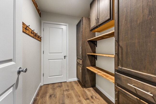 Building Photo - 856 Bear Creek Dr