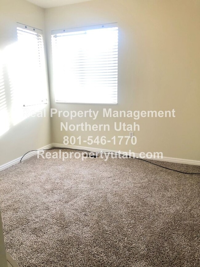 Building Photo - 4 Bedroom 2.5 Bathroom House In Layton