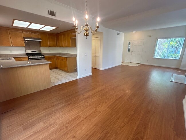 Building Photo - Cozy 2-bedroom Suites Condo in the most de...