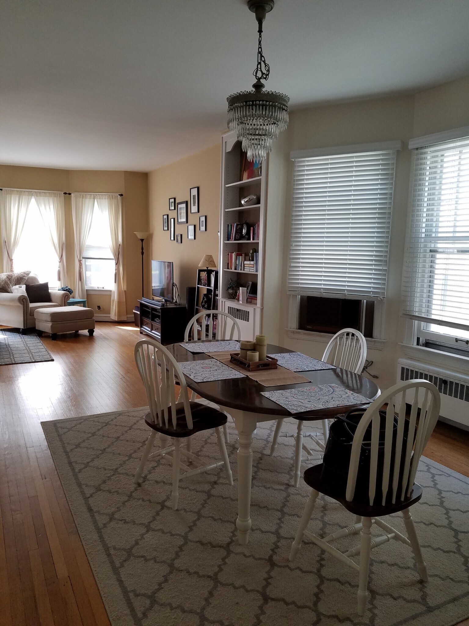 Dining & Living - 320 Home Ave