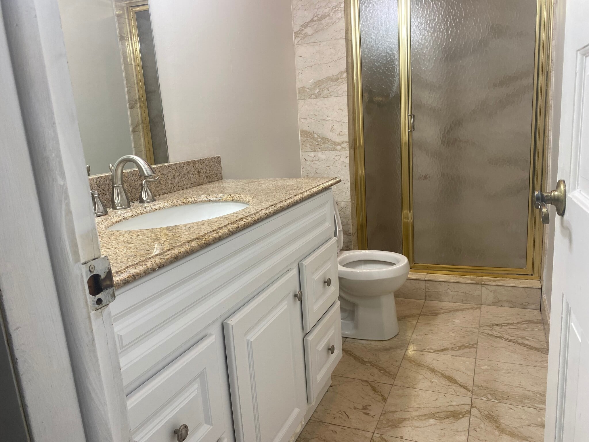 Ensuite - 1424 Boxwood Dr