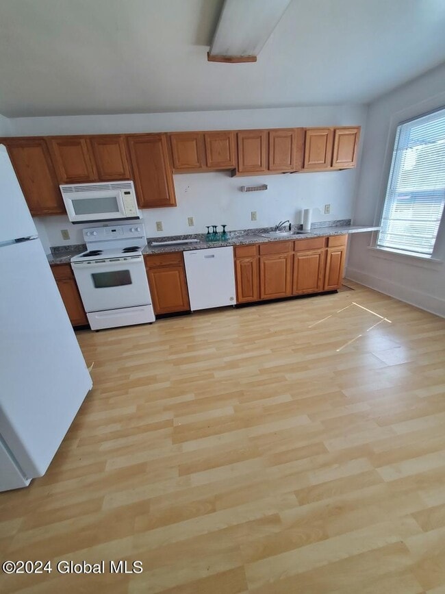 Building Photo - 46 Circular St