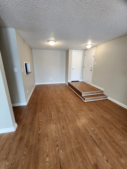 Building Photo - Kreekview Apartments