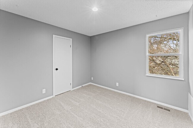 Building Photo - 16104 W 141st Terrace