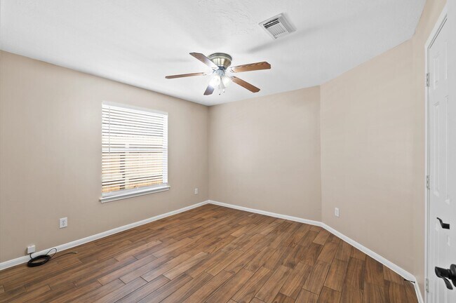 Building Photo - 227 Mammoth Springs Ln