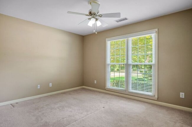 Building Photo - 1115 Burlington Ct