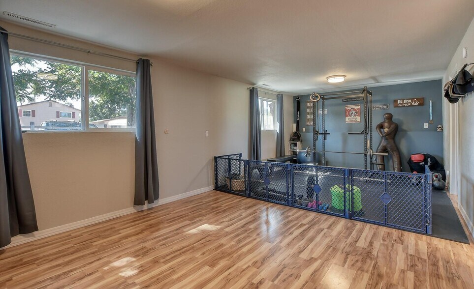 Building Photo - 495 Avenida del Cielo