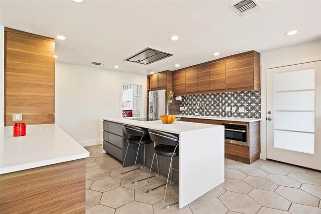 Building Photo - 7903 Entrada Cove
