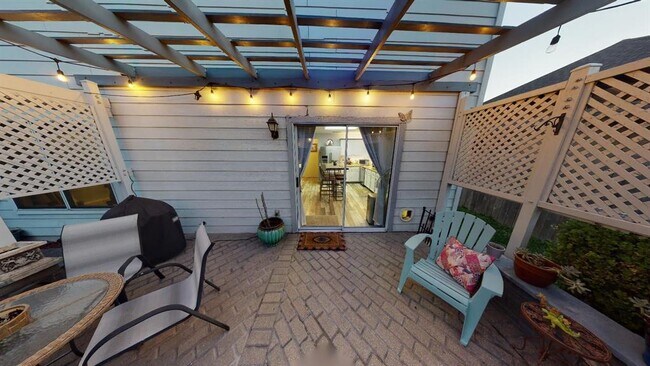 Building Photo - 6616 Piedras Blanco Dr