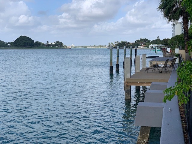 Building Photo - 9100 W Bay Harbor Dr