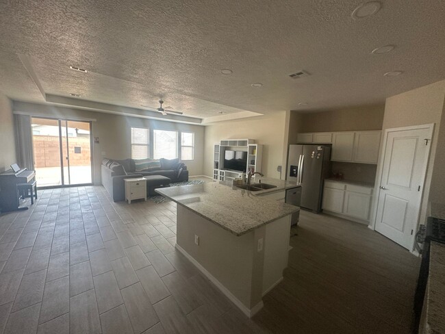 Building Photo - 2164 Solara Loop NE