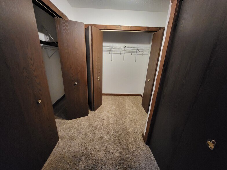 Building Photo - 1223 E Nimisila Rd