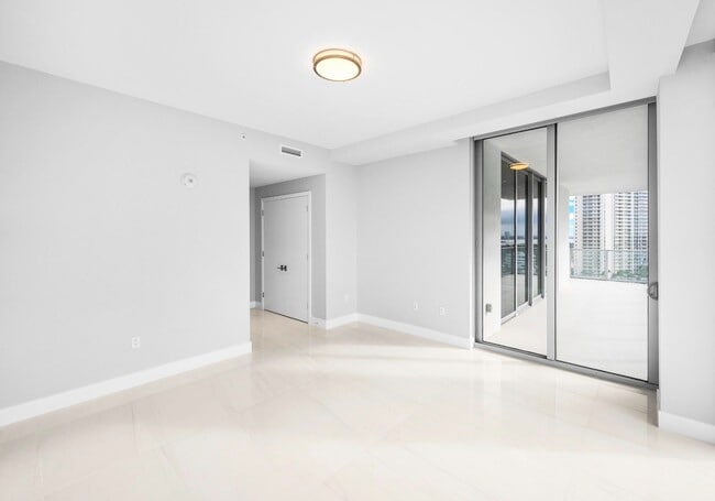 Building Photo - 3100 N Ocean Dr