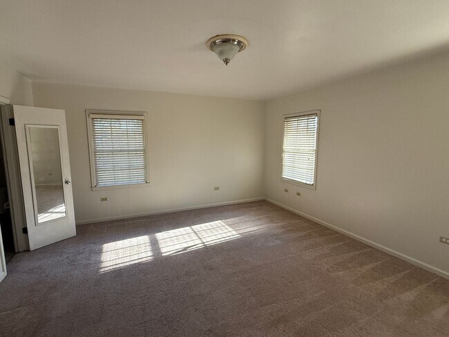 Building Photo - Pinson - Open Floor Plan with Large Living & Family Rooms 2 Bedrooms 2 Bath over 2500 sqft