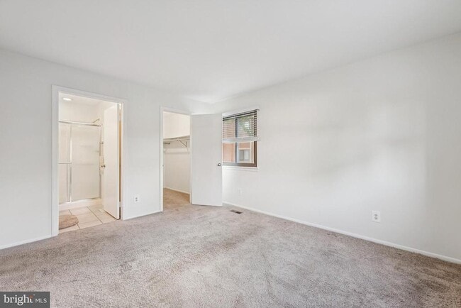 Building Photo - 1001 Woodhollow Dr