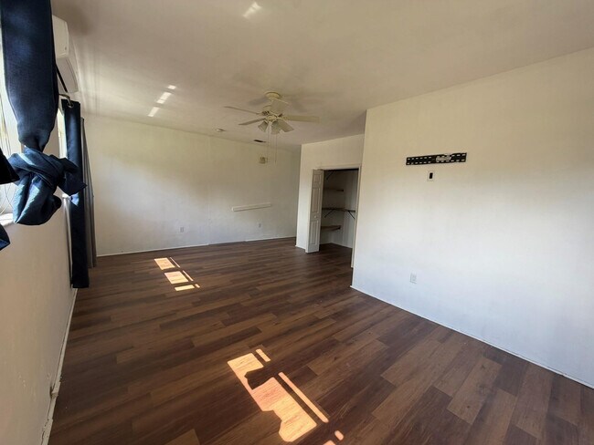 Building Photo - 14131 NW 3rd Ave