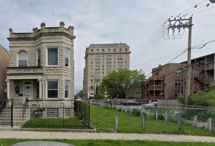 Building Photo - 3820 W Monroe St
