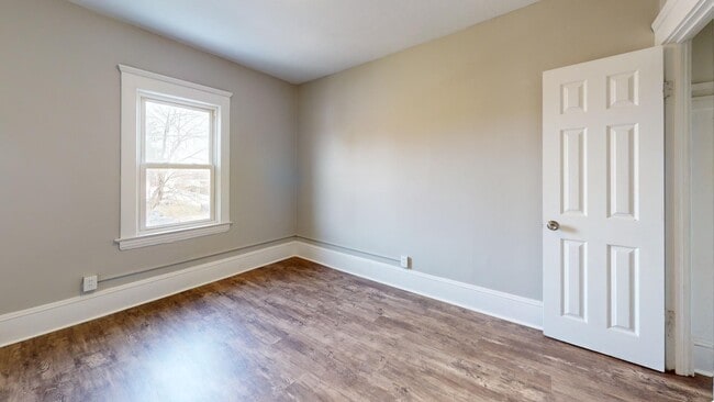 Building Photo - 5 bedroom/1 bath, Old Brooklyn