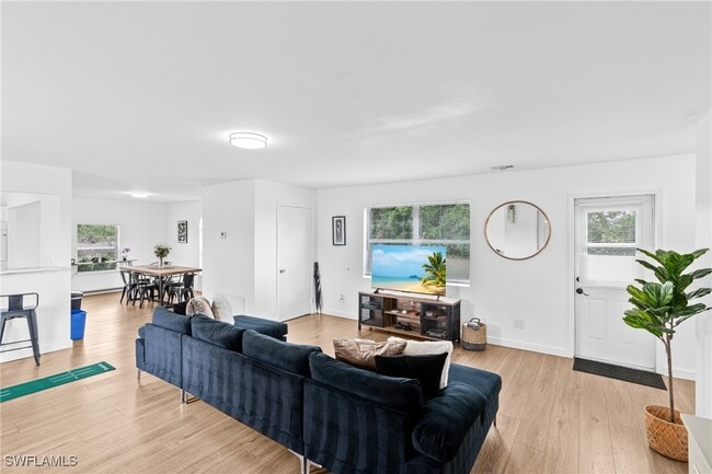 Building Photo - 3303 6th St SW