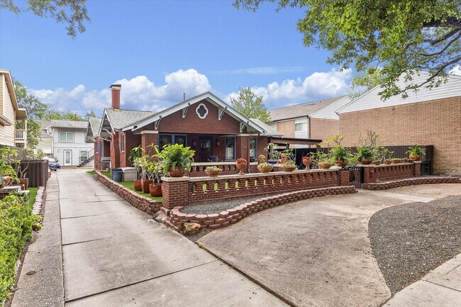 Building Photo - 820 Heights Blvd