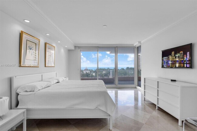 Building Photo - 785 Crandon Blvd