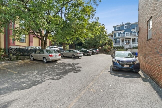 Building Photo - 4 Robinwood Ave