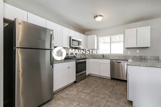 Building Photo - 3 Bedroom Pet-Friendly Home in Glendale, AZ with Main Street Renewal